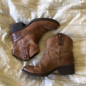 Gianni Bini booties